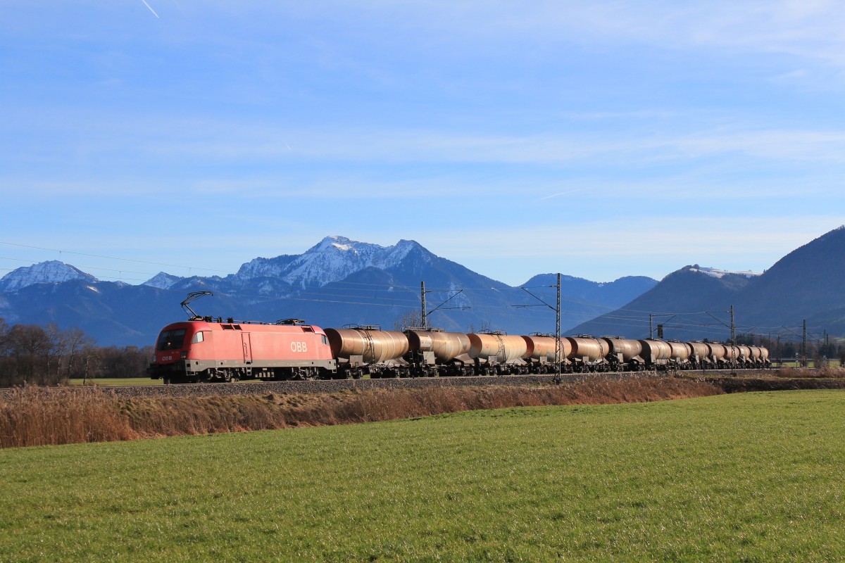 1116 191-8 mit einem Kesselwagenzug am 29. Dezember 2012 bei Weisham.