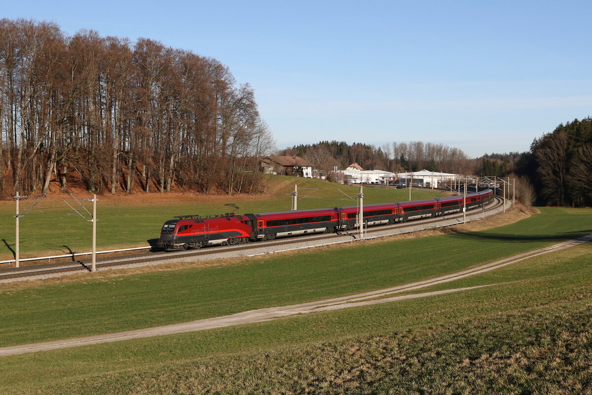 1116 202 aus Salzburg kommend am 27. Dezember 2023 bei Axdorf im Chiemgau.