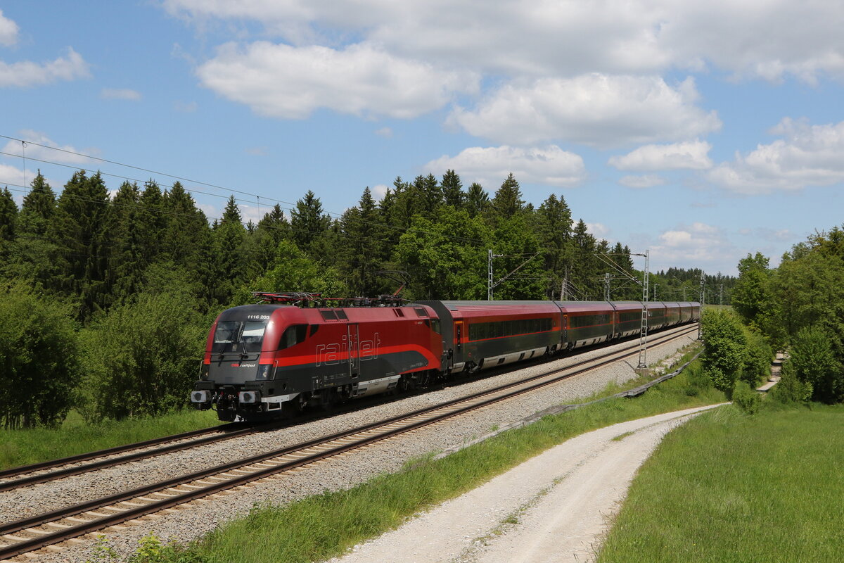 1116 203 aus Salzburg kommend am 30. Mai 2021 bei Grabensttt.