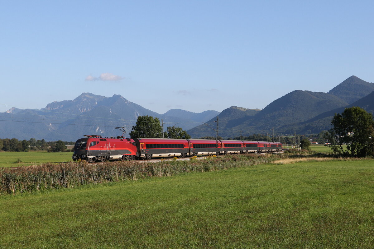 1116 203 aus Salzburg kommend am 2. September 2021 bei Bernau am Chiemsee.