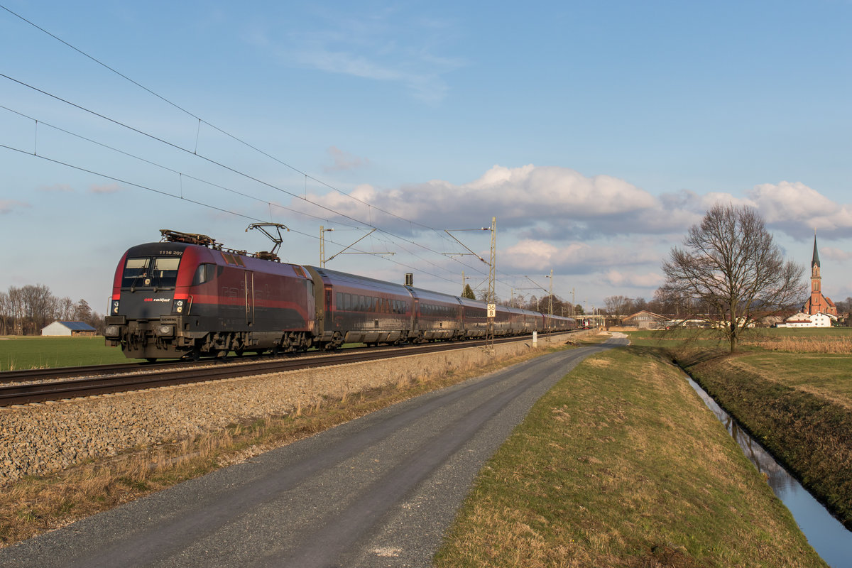 1116 207 aus Salzburg kommend am 24. Februar 2016 bei bersee am Chiemsee.