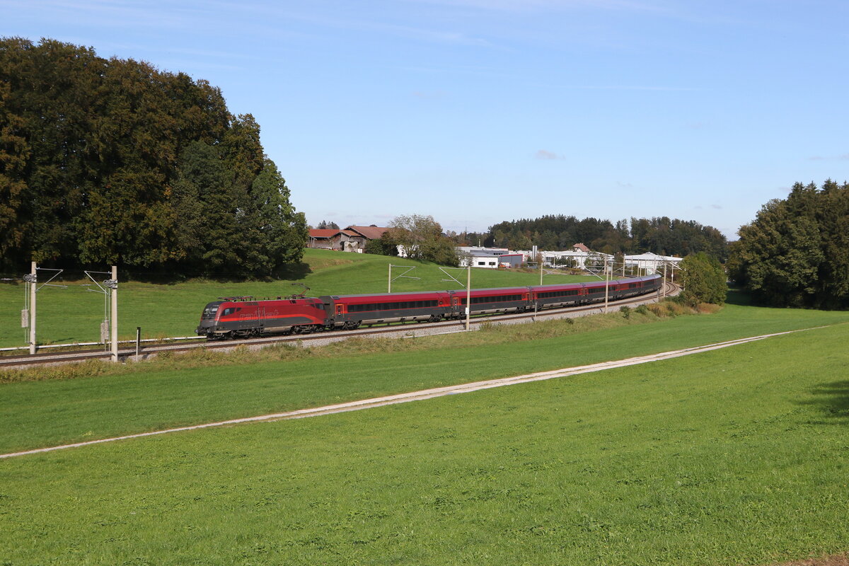 1116 207 aus Salzburg kommend am 6. Oktober 2024 bei Axdorf.