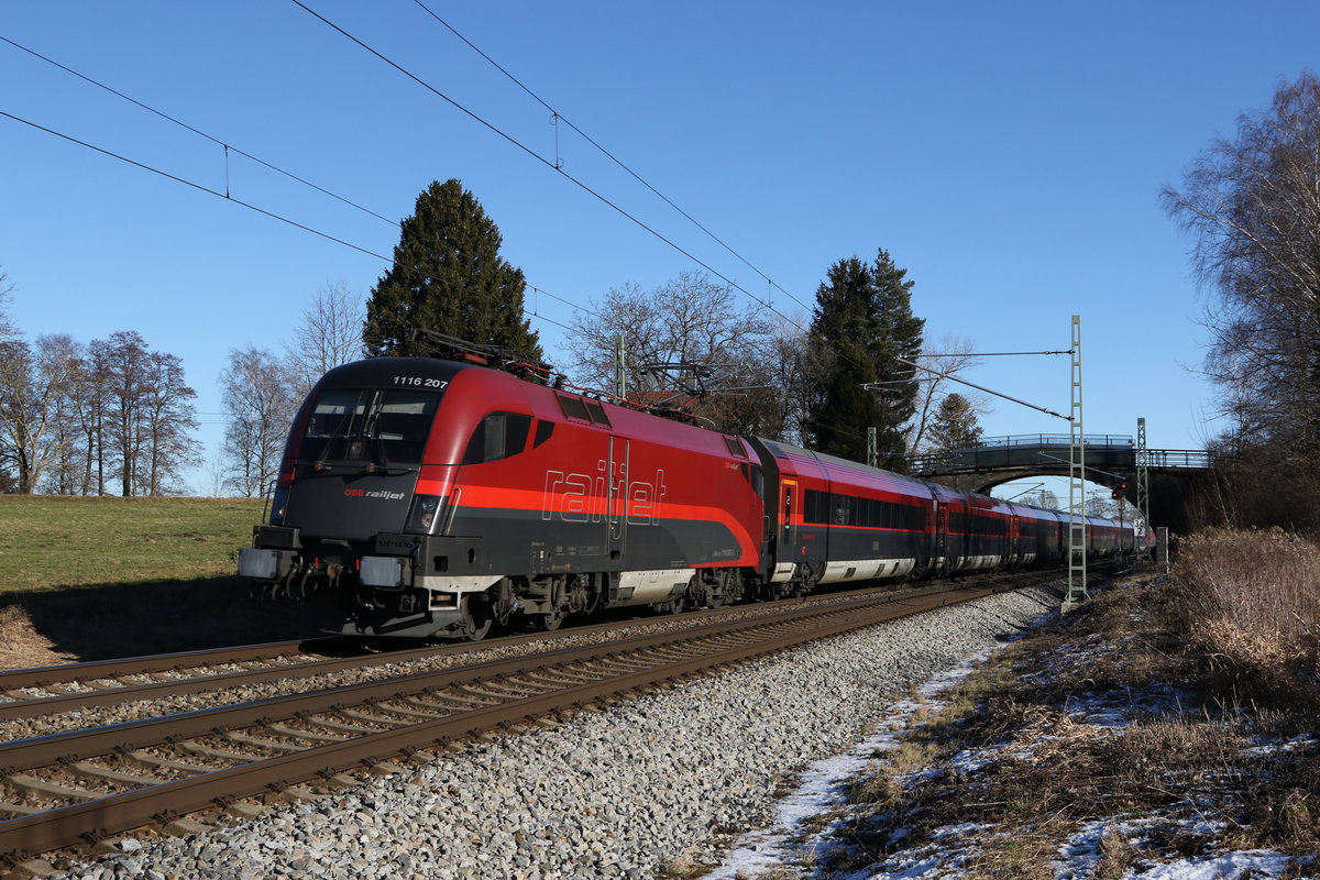 1116 207 mit einem Railjet am 31. Dezember 2020 bei bersee am Chiemsee.