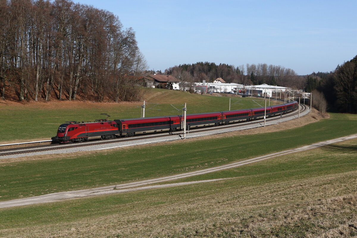 1116 212 aus Salzburg kommend am 5. Februar 2024 bei Axdorf im Chiemgau.