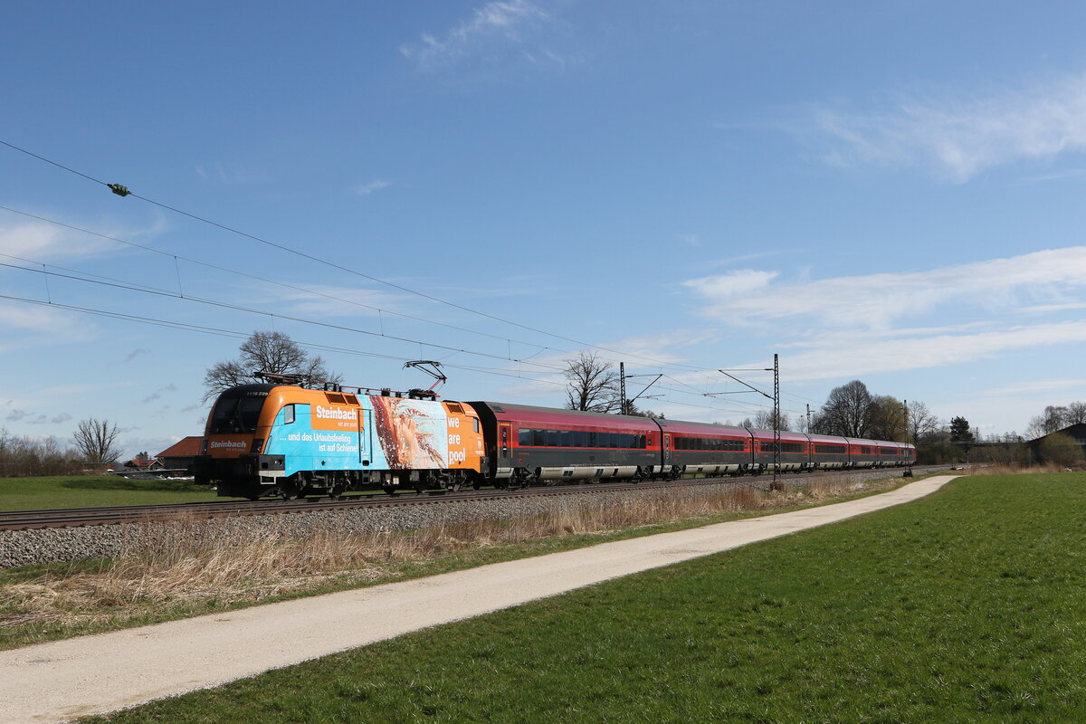 1116 229  Steinbach  aus Salzburg kommend am 7. April 2022 bei bersee am Chiemsee.