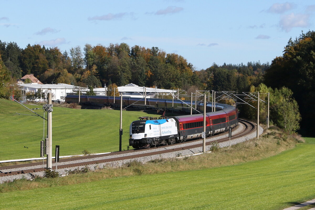 1116 229  Voest Alpine  aus Salzburg kommend am 28. Oktober 2023 bei Axdorf im Chiemgau.