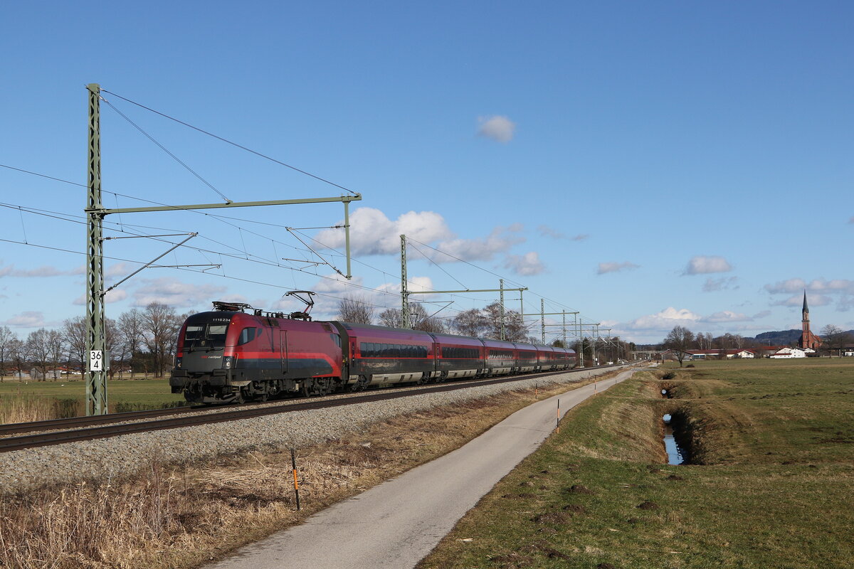 1116 234 auf dem Weg nach Mnchen am 5. Februar 2022 bei bersee am Chiemsee.