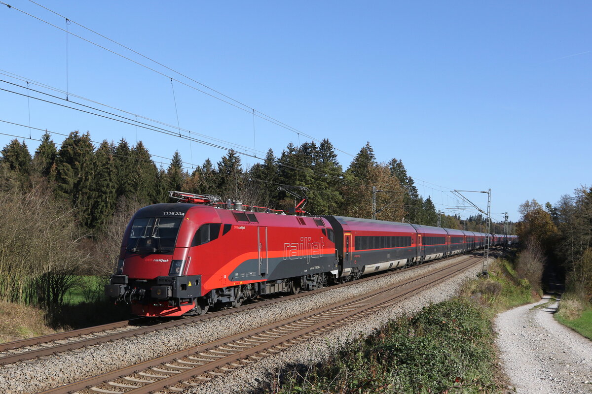 1116 234 aus Salzburg kommend am 31. Oktober 2022 bei Grabensttt im Chiemgau.