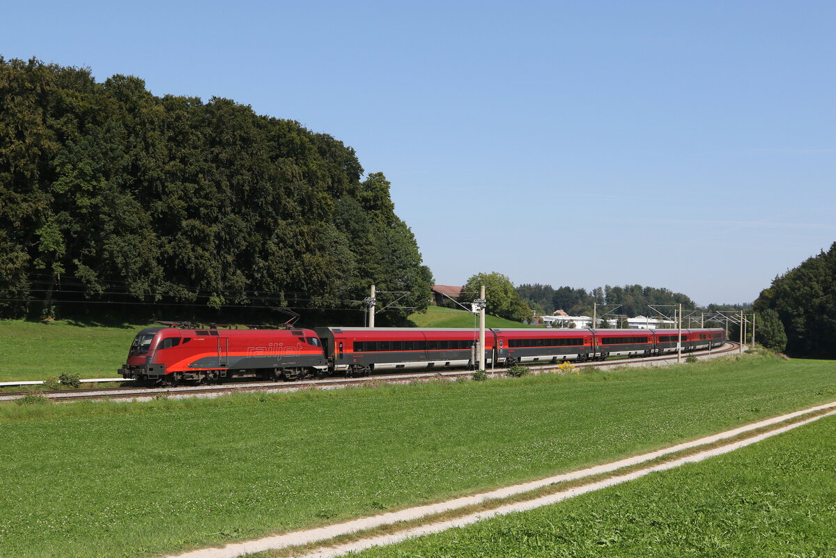 1116 241 aus Salzburg kommend am 10. September 2023 bei Axdorf.