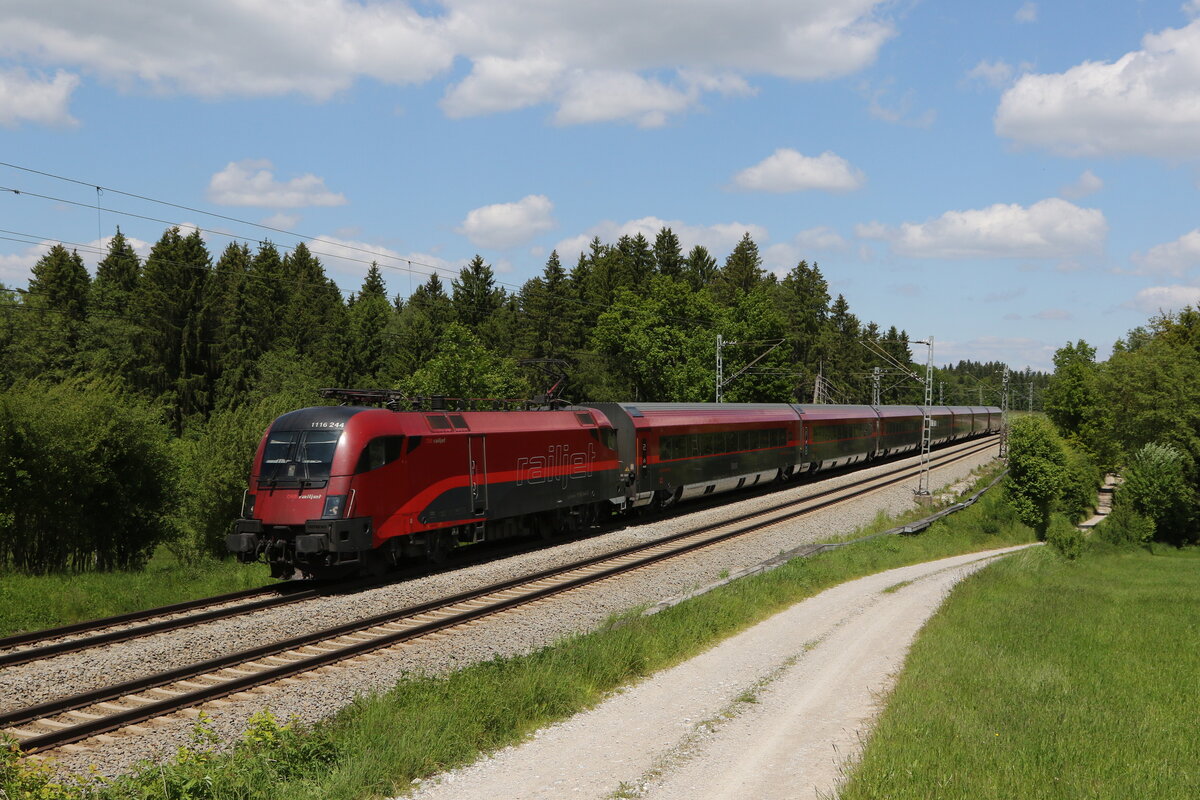 1116 244 auf dem Weg nach Mnchen am 30. Mai 2021 bei Grabensttt.