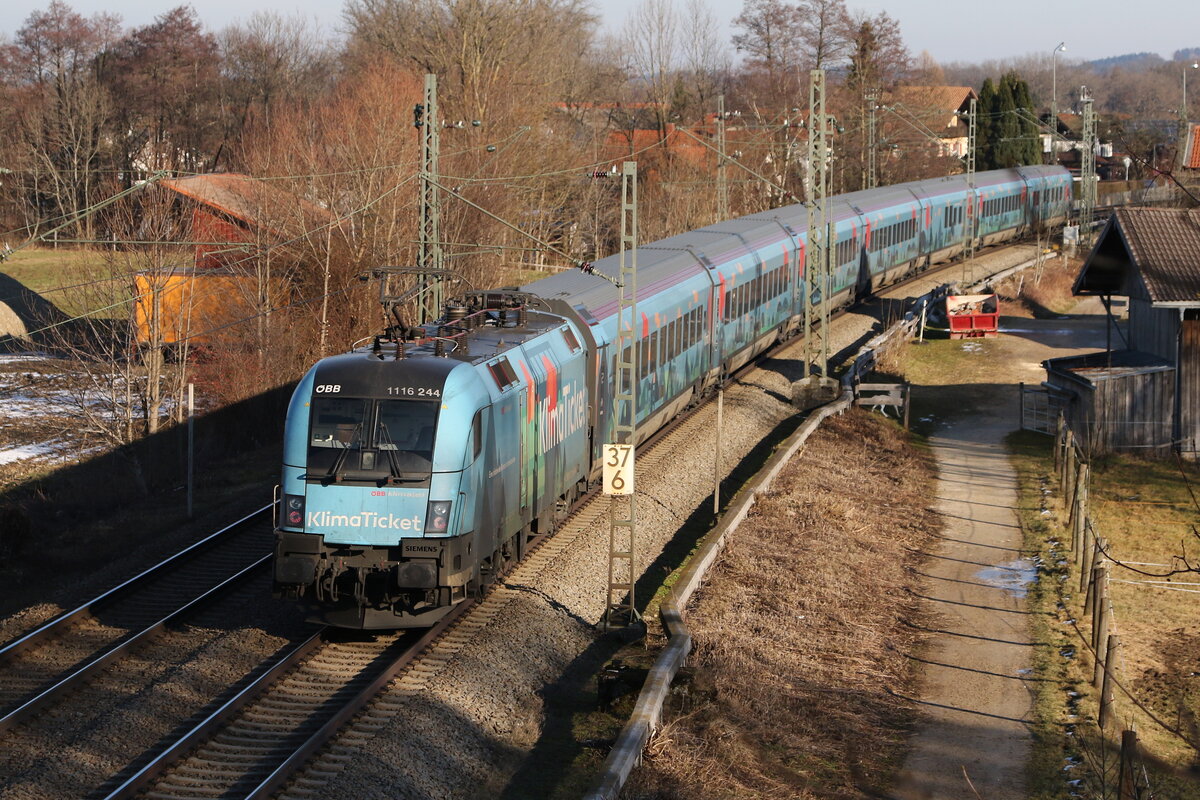 1116 244 war am 16. Januar 2022 mit dem  Klima-Railjet  bei bersee am Chiemsee in Richtung Salzburg unterwegs.