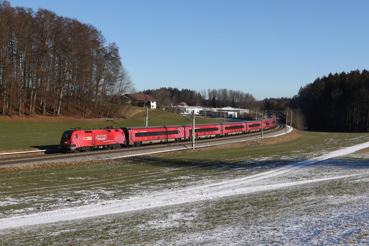 1116 251  100 Jahre BB  aus Salzburg kommend am 19. Januar 2025 bei Axdorf.