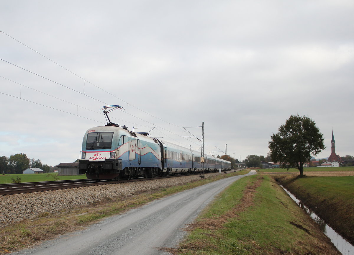 1116 251 aus Salzburg kommend am nebligen Morgen des 31. Oktober 2016 bei bersee.