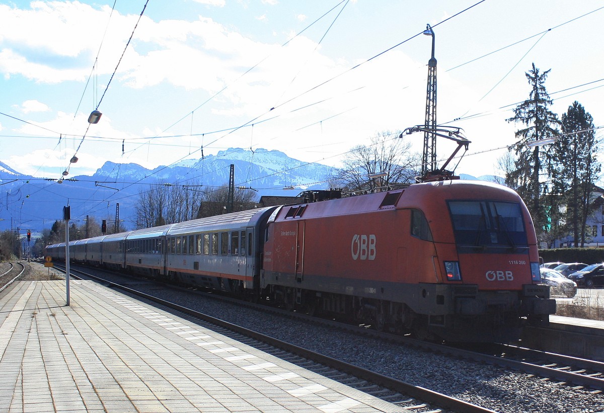 1116 260 mit einem IC am 14. Februar 2014 im Bahnhof von Prien am Chiemsee.