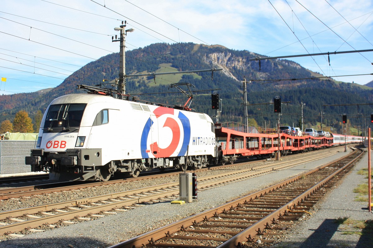 1116 264 der  3 Hitradio-Taurus  war am 20. Oktober 2013 auf der  Gisela-Bahn  unterwegs. Aufgenommen bei der einfahrt in den Bahnhof von St. Johann/Tirol.