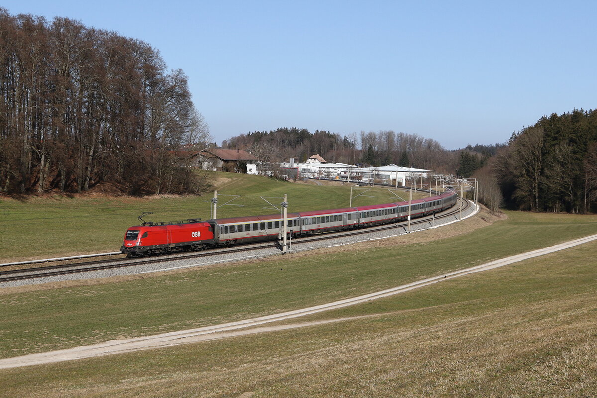 1116 264 war am 7. Mrz 2025 mit einem  EC  bei Axdorf im Chiemgau in Richtung Mnchen unterwegs.