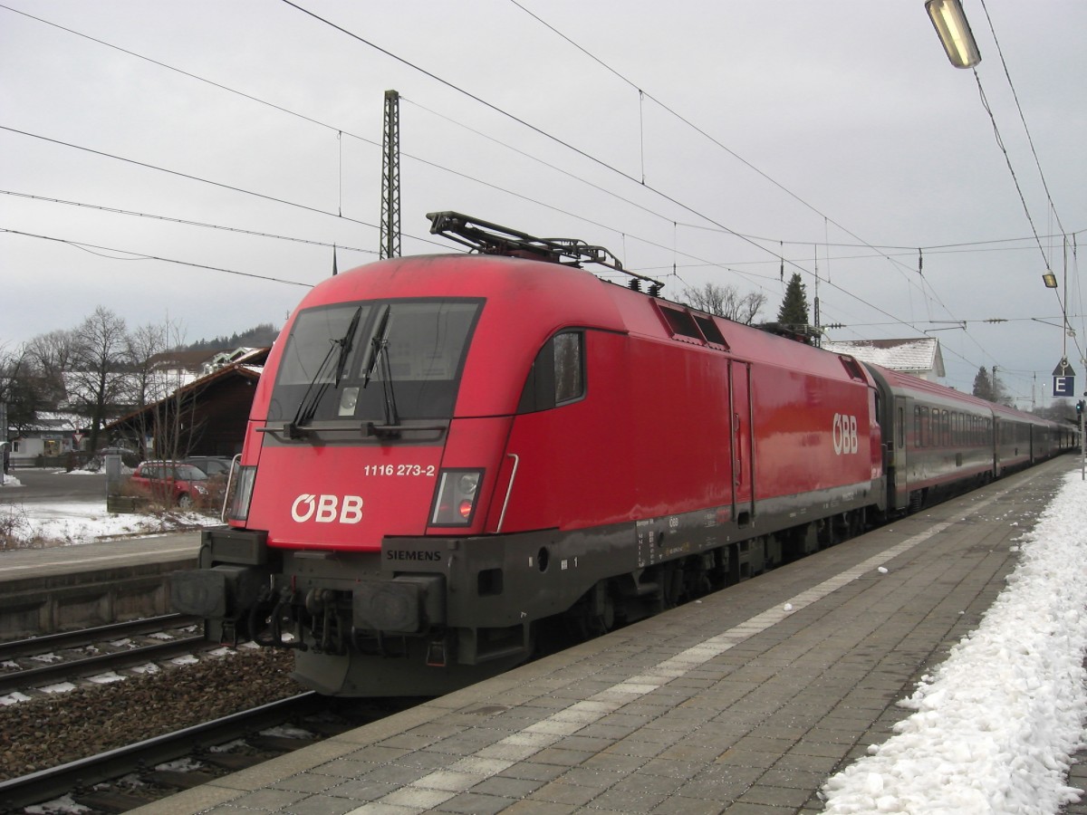 1116 273-2 am 2. Februar 2009 im Bahnhof von Prien am Chiemsee.