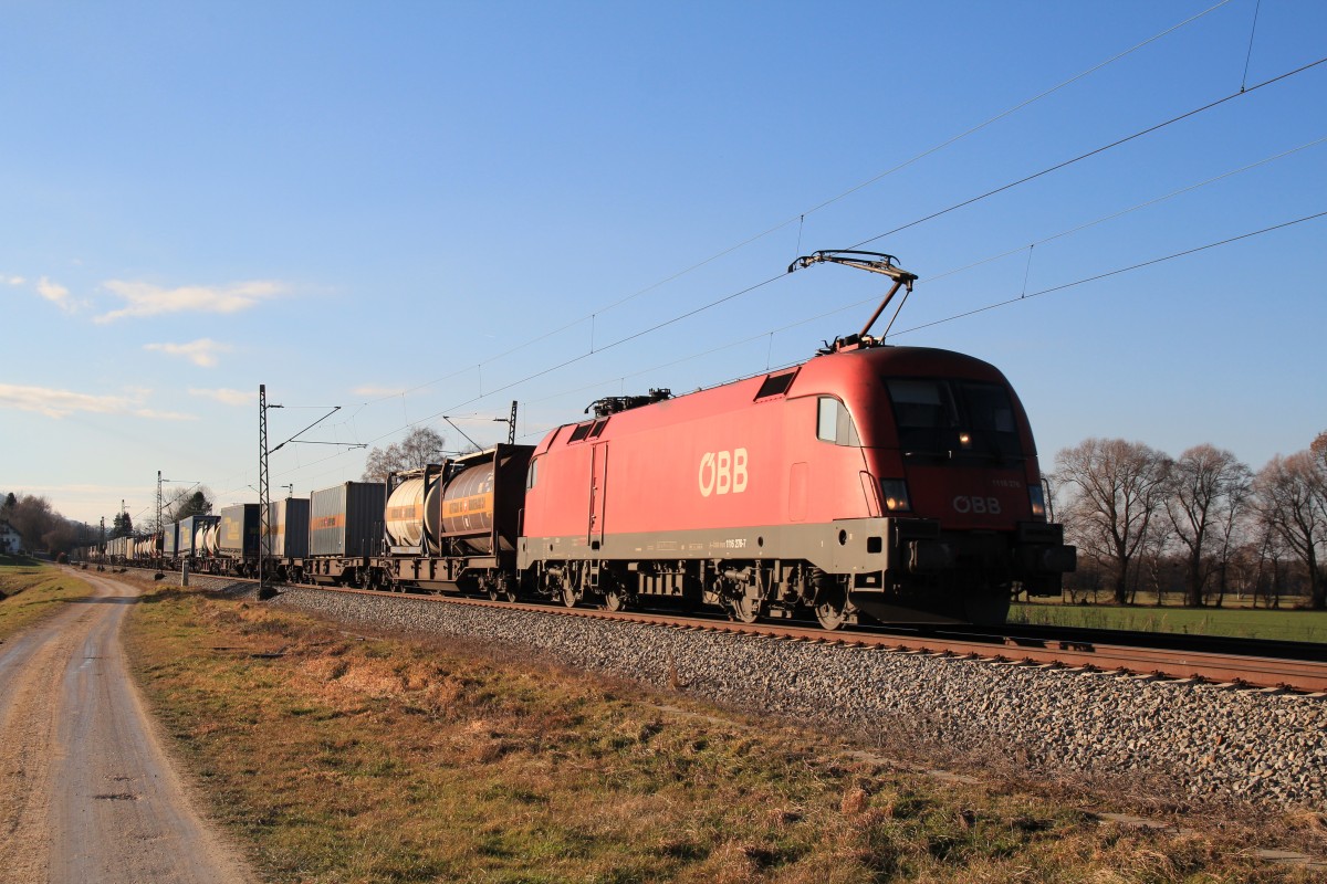 1116 276-7 mit einem Containerzug am 14. Dezember 2013 bei bersee am Chiemsee.