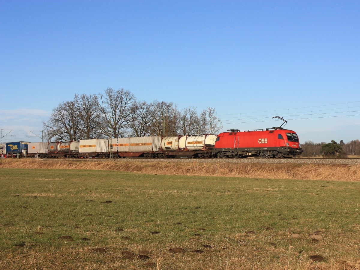 1116 281-7 mit einem Gterzug am 28. Dezember 2013 bei Weisham.