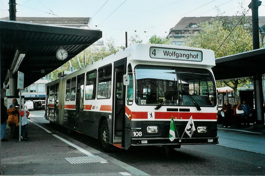 (111'606) - VBSG St. Gallen - Nr. 108 - Saurer/Hess Gelenktrolleybus am 13. Oktober 2008 beim Bahnhof St. Gallen