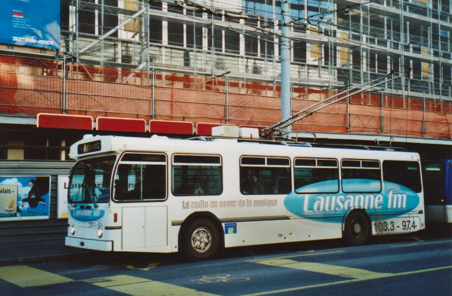 (113'125) - TL Lausanne - Nr. 732 - FBW/Hess Trolleybus am 22. Dezember 2008 in Lausanne, Rue Neuve