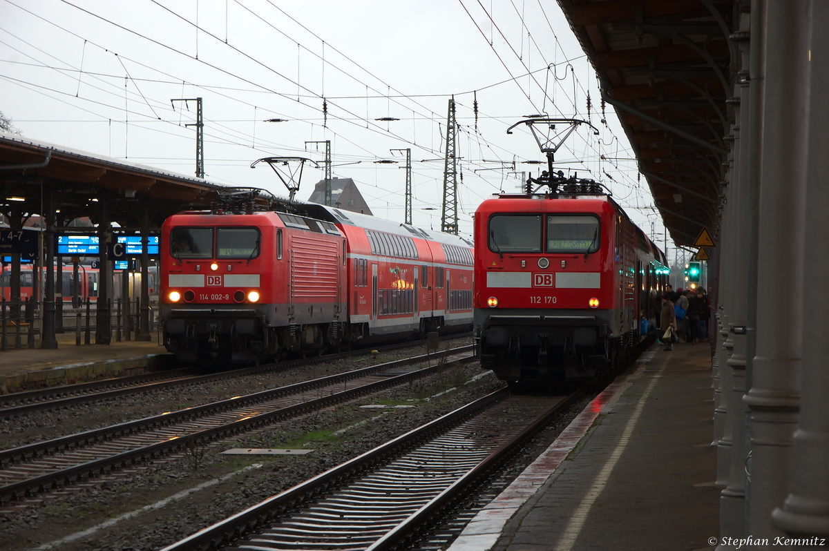 114 002-9 mit der RB32 (RB 17568) von Stendal nach Salzwedel und 112 170 mit dem RE20 (RE 17631) von Uelzen nach Halle(Saale)Hbf in Stendal. 20.12.2014