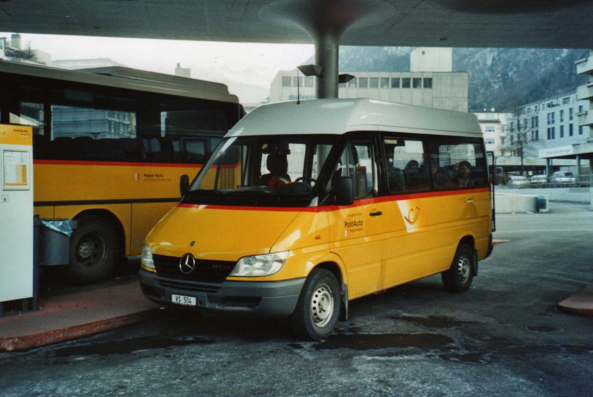 (114'336) - Autotour, Visp - VS 504 - Mercedes am 15. Februar 2009 beim Bahnhof Visp