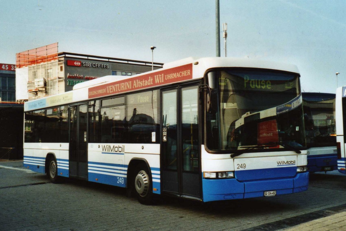 (115'332) - WilMobil, Wil - Nr. 249/SG 104'482 - Volvo/Hess (ex BOS Wil Nr. 20) am 18. Mrz 2009 beim Bahnhof Wil