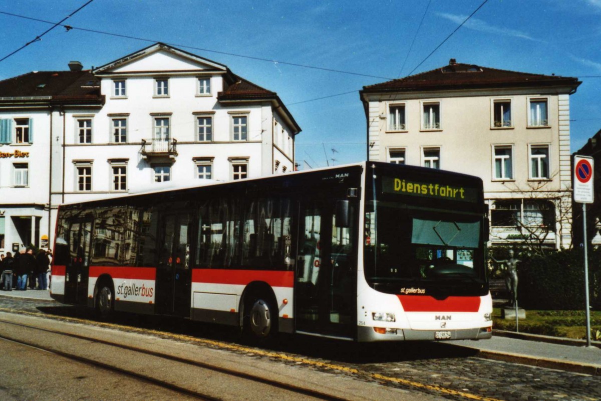 (115'401) - St. Gallerbus, St. Gallen - Nr. 254/SG 198'254 - MAN am 18. Mrz 2009 beim Bahnhof St. Gallen