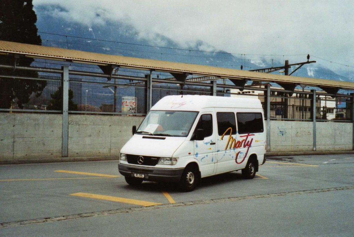 (115'530) - Marty, Varen - VS 595 - Mercedes am 30. Mrz 2009 beim Bahnhof Sierre