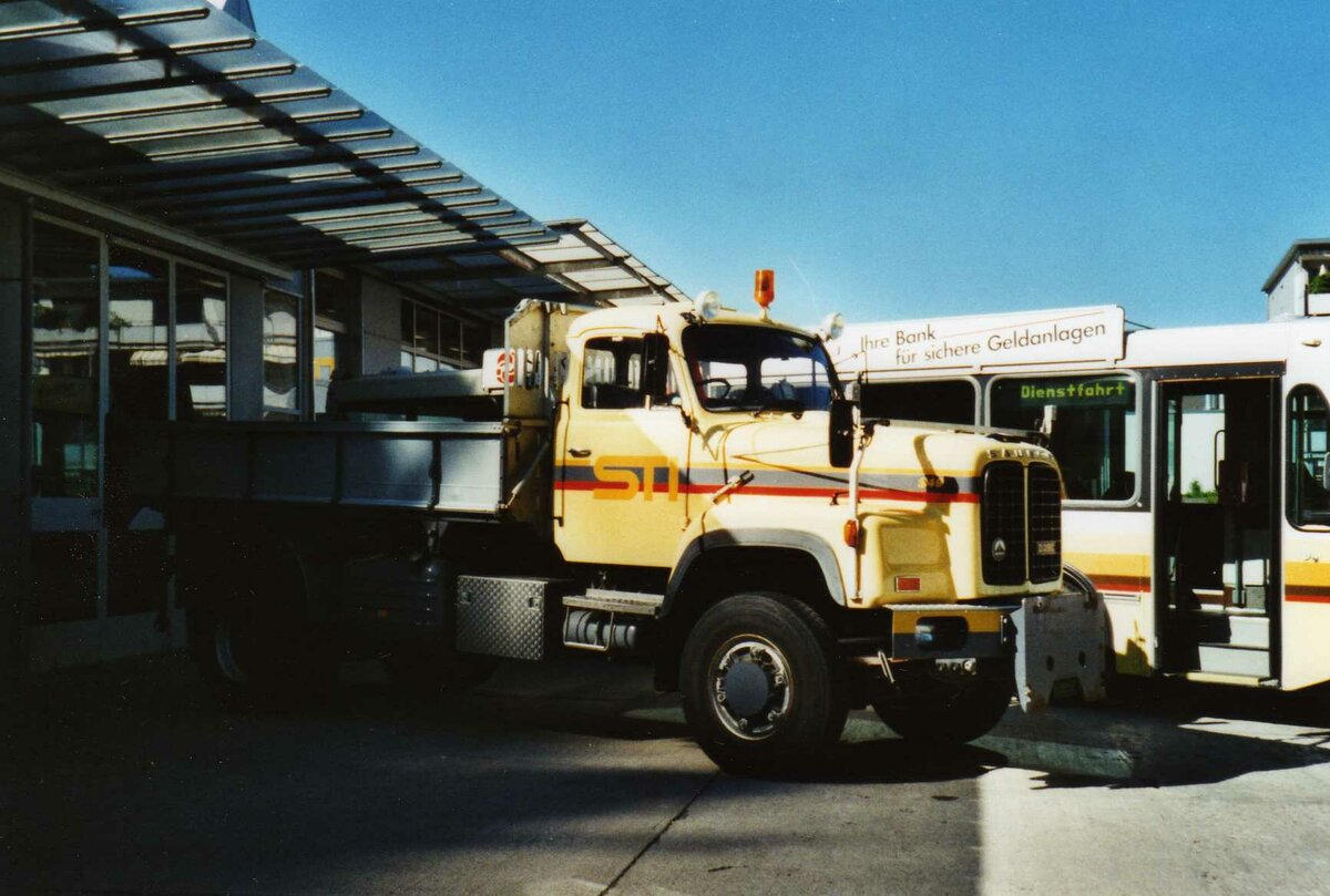 (117'623) - Aus dem Archiv: STI Thun - Nr. 249 - Saurer (ex Nr. 149) am 13. Juni 2009 in Thun, Garage