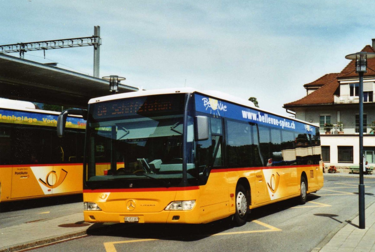 (117'629) - PostAuto Bern - BE 653'387 - Mercedes am 14. Juni 2009 beim Bahnhof Spiez