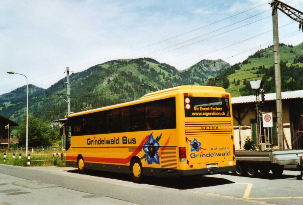 (117'704) - AVG Grindelwald - Nr. 27/BE 345'856 - Setra am 14. Juni 2009 beim Bahnhof Zweisimmen