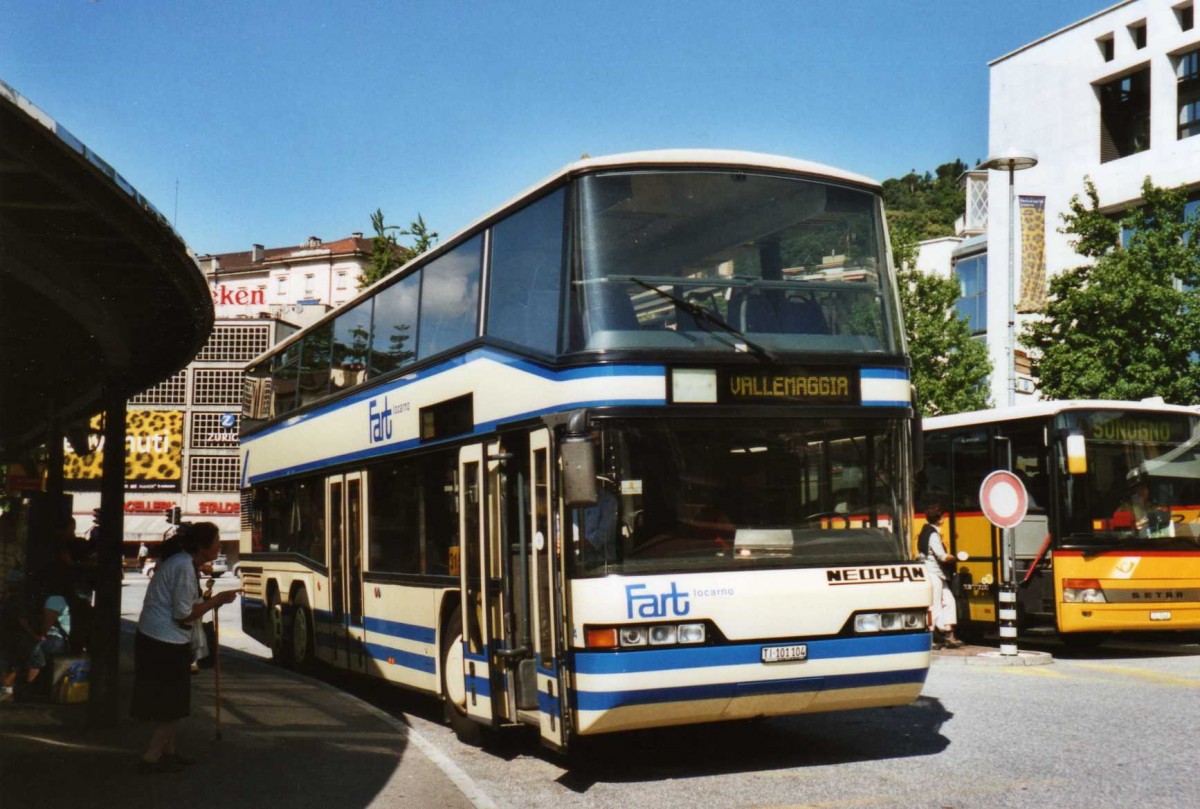 (119'229) - FART Locarno - Nr. 4/TI 101'104 - Neoplan (ex Nr. 104) am 20. Juli 2009 beim Bahnhof Locarno