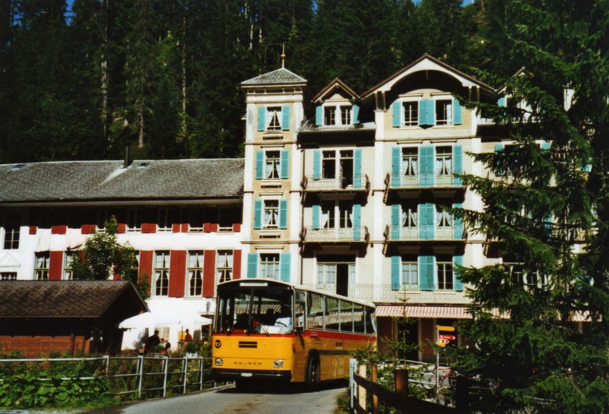 (120'233) - AVG Meiringen - Nr. 74/BE 607'481 - Saurer/R&J (ex P 24'357) am 23. August 2009 in Rosenlaui, Hotel