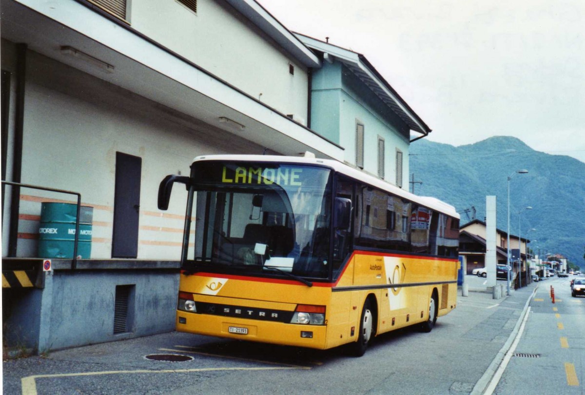 (121'134) - Ghezzi, Rivera - Nr. 2/TI 21'393 - Setra am 12. September 2009 beim Bahnhof Rivera