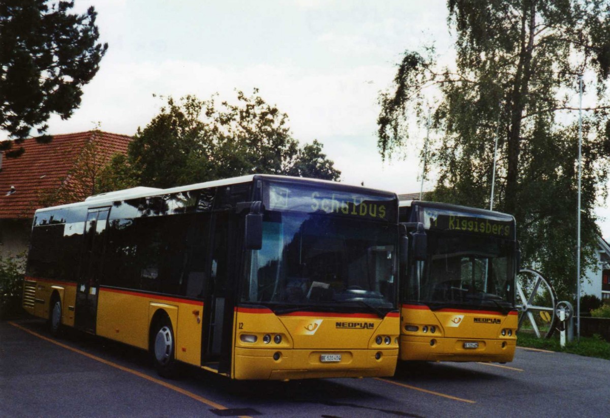 (121'206) - Engeloch, Riggisberg - Nr. 12/BE 520'404 - Neoplan (ex Nr. 4) am 14. September 2009 in Riggisberg, Garage