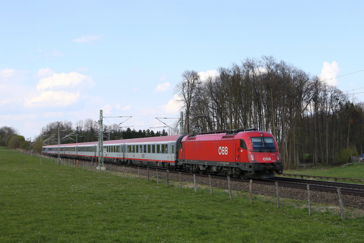 1216 001 war mit einem  EC  am 21. April 2021 bei Vogl in Richtung Innsbruck unterwegs.