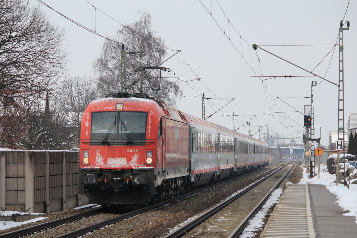 1216 014-1 auf dem Weg nach Innsbruck. Aufgenommen am 12. Februar 2013 in Pfraundorf bei Rosenheim.