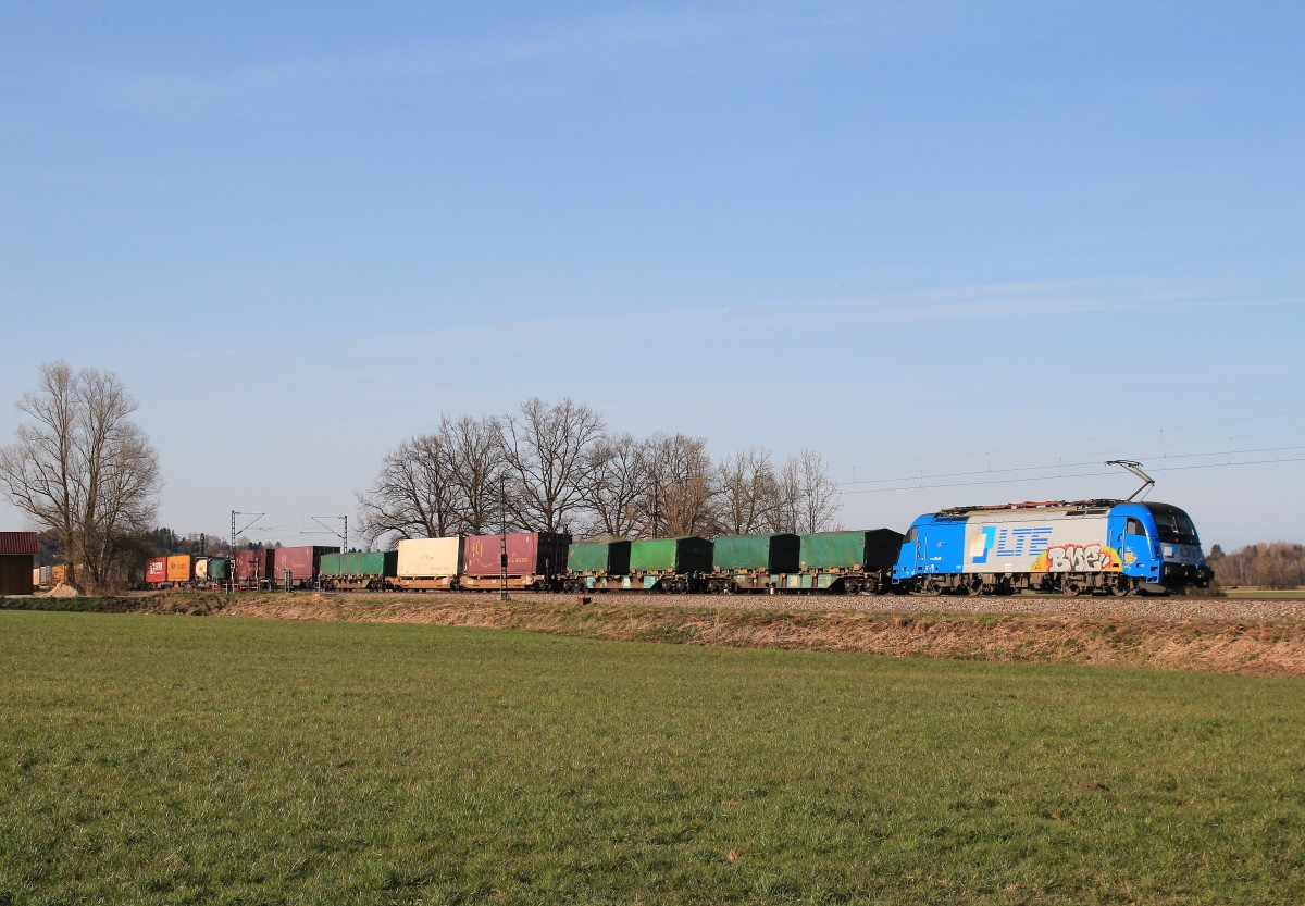 1216 910 mit einem Güterzug am 30. März 2014 bei Weisham.