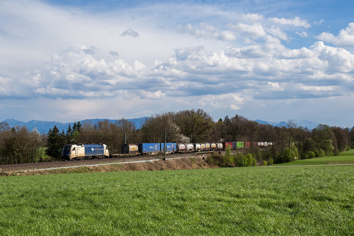 1216 952 mit einem  KLV  am 10. April 2017 bei Hilperting.