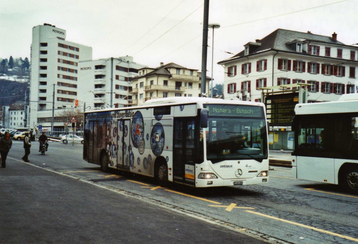 (122'729) - PostAuto Wallis - VS 241'962 - Mercedes am 12. Dezember 2009 beim Bahnhof Brig