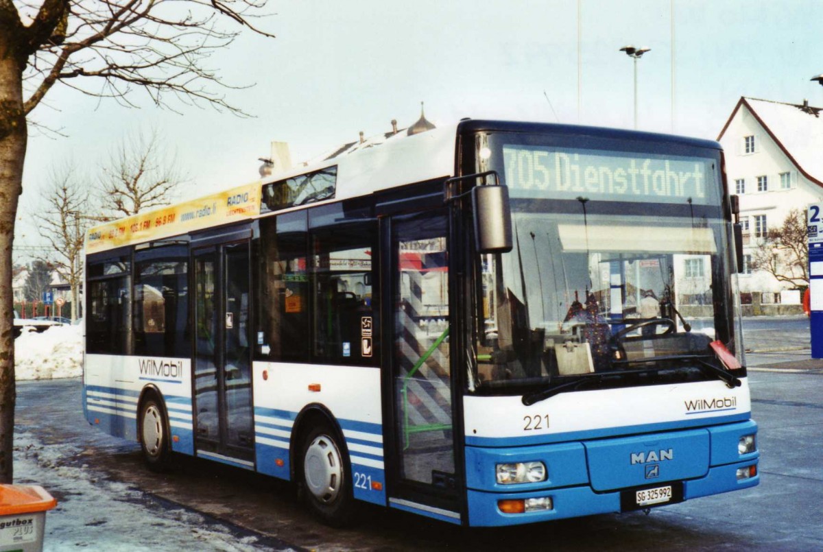 (124'437) - WilMobil, Wil - Nr. 221/SG 325'992 - MAN/Gpel (ex Wick, Wil Nr. 1) am 17. Februar 2010 beim Bahnhof Wil