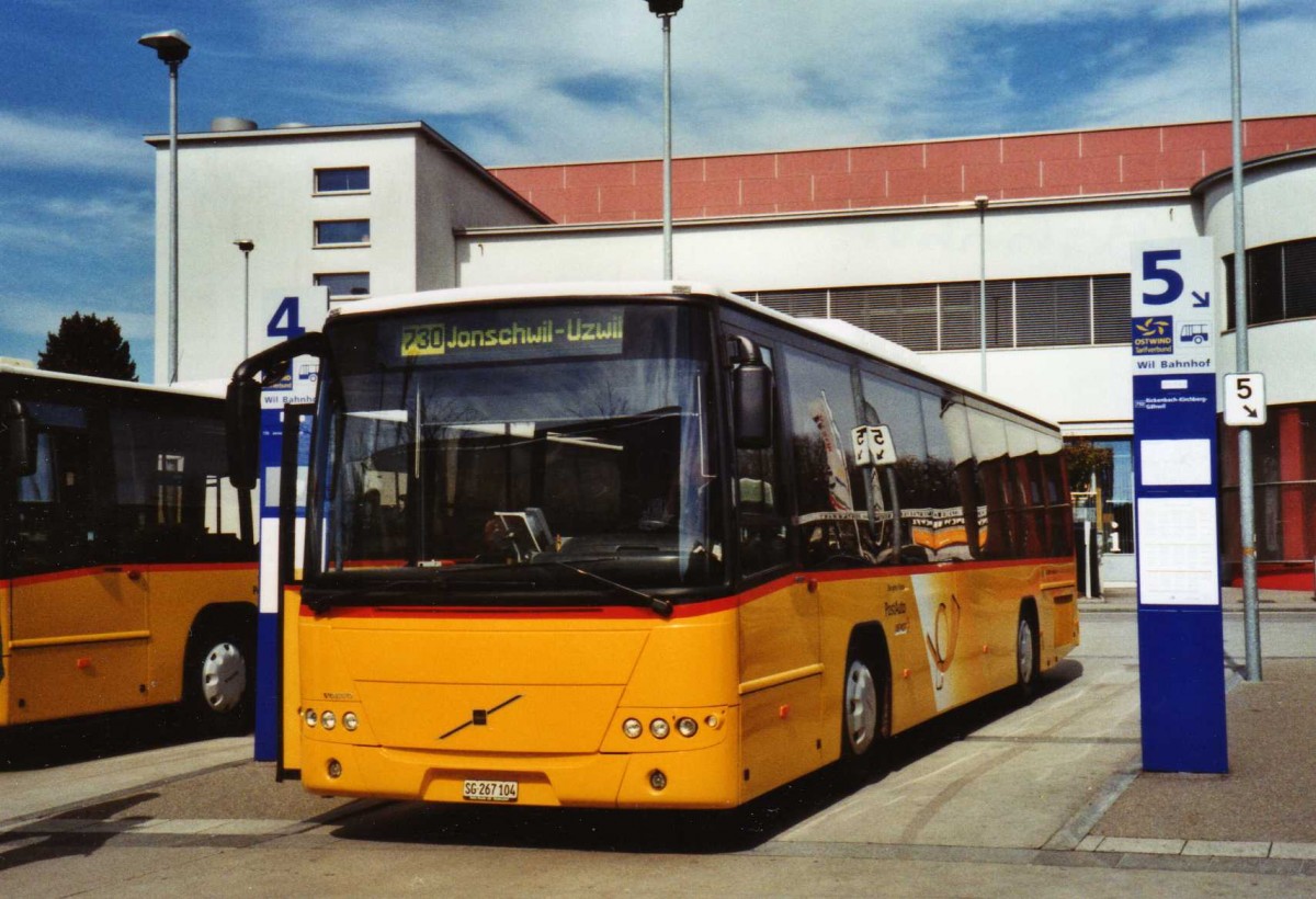 (125'022) - Schmidt, Jonschwil - SG 267'104 - Volvo (ex Buner&Schmidt, Jonschwil) am 17. Mrz 2010 beim Bahnhof Wil