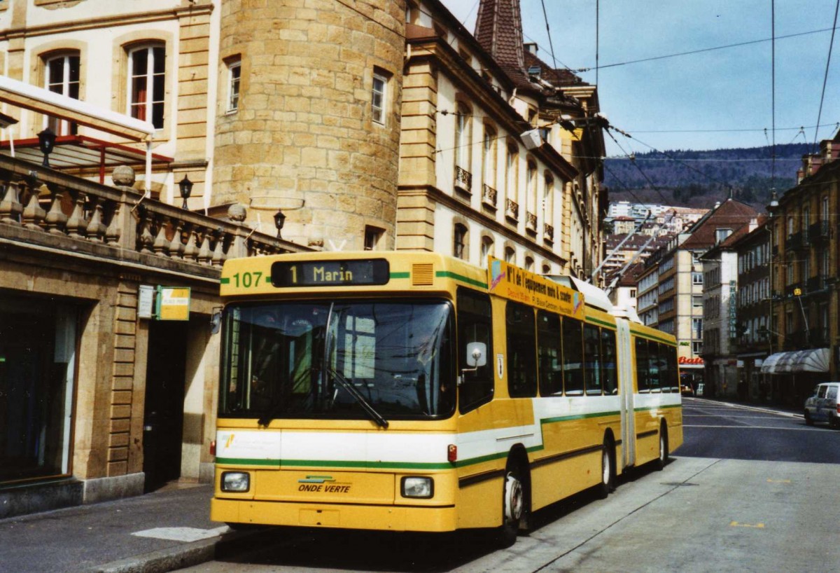 (125'216) - TN Neuchtel - Nr. 107 - NAW/Hess Gelenktrolleybus am 22. Mrz 2010 in Neuchtel, Place Pury