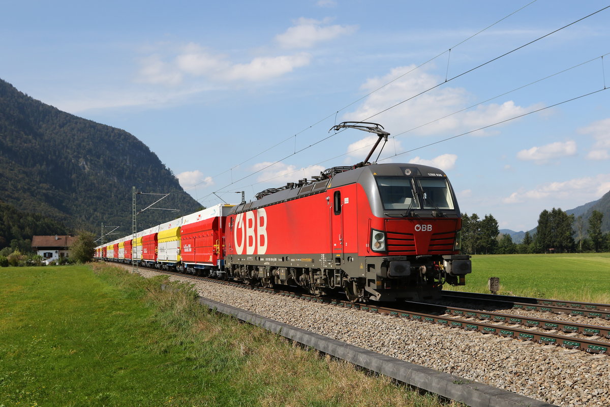 1293 036 mit einem  Rocktainerzug  am 10. September 2020 bei Niederaudorf.