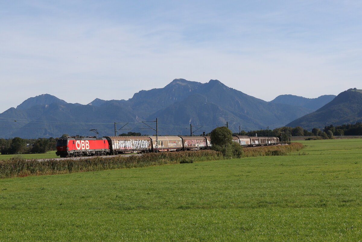 1293 198 aus Salzburg kommend am 1. Oktober 2021 bei Bernau am Chiemsee.