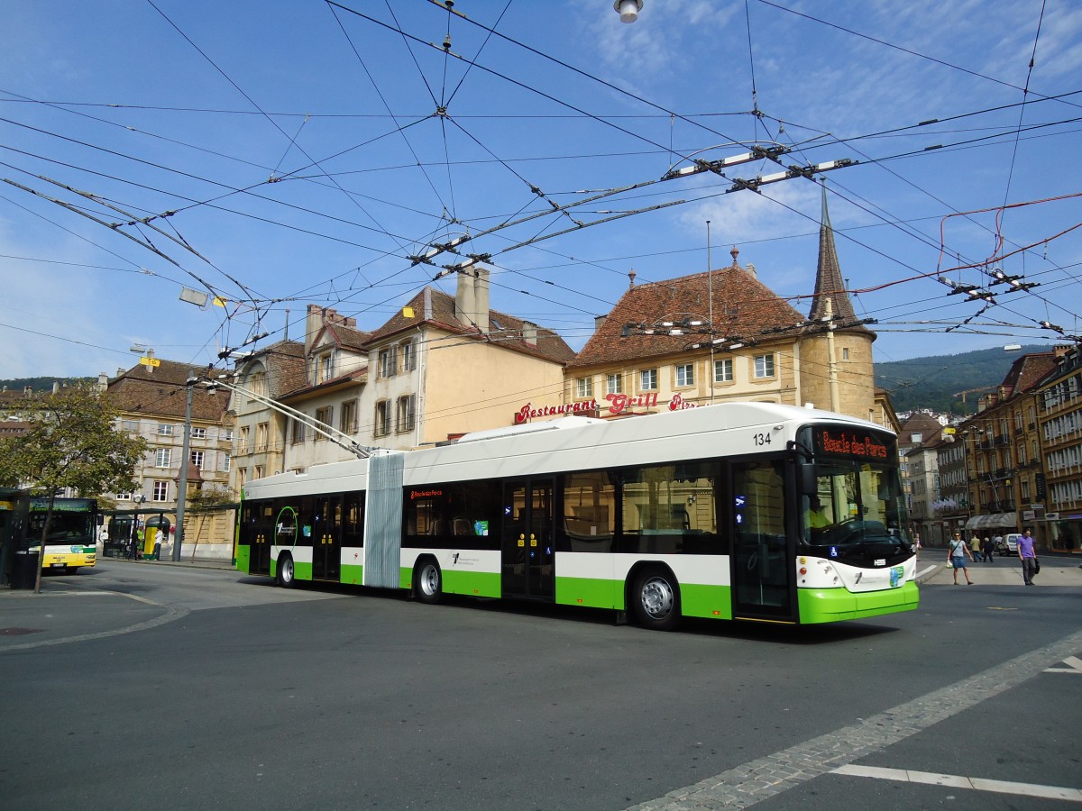 (129'540) - TN Neuchtel - Nr. 134 - Hess/Hess Gelenktrolleybus am 6. September 2010 in Neuchtel, Place Pury