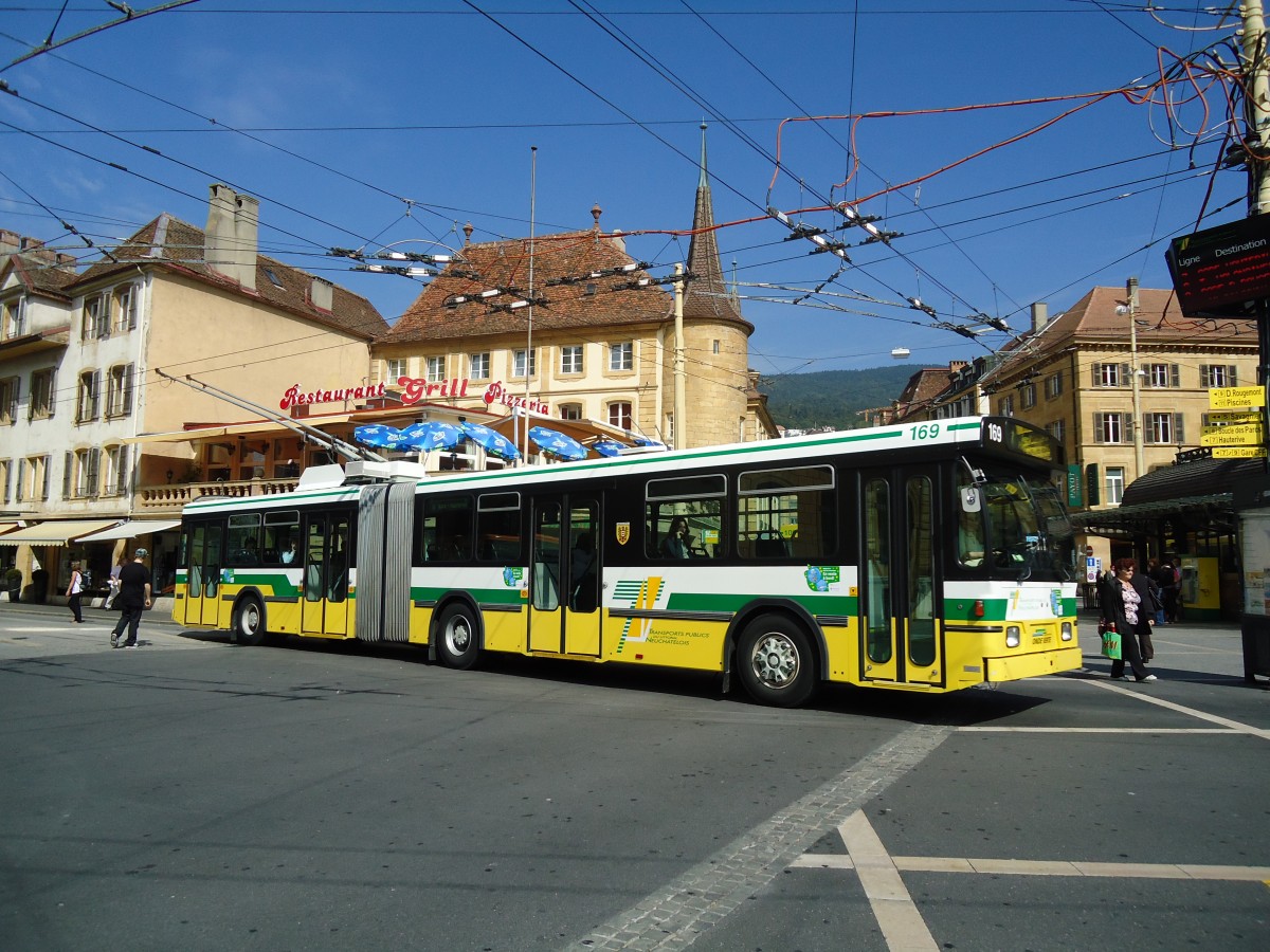 (129'557) - TN Neuchtel - Nr. 169 - FBW/Hess Gelenktrolleybus am 6. September 2010 in Neuchtel, Place Pury