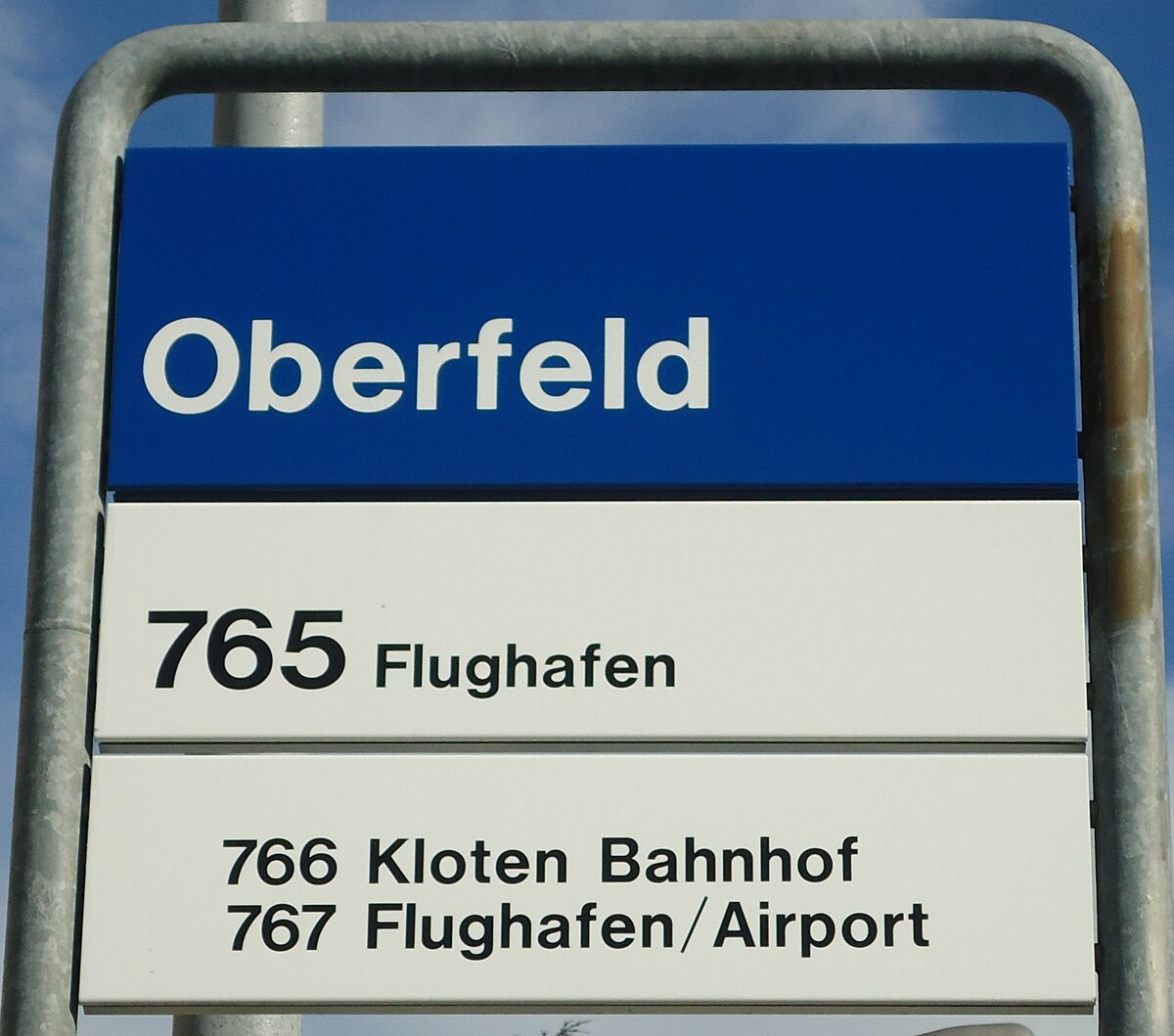 (129'681) - ZVV-Haltestellenschild - Kloten, Oberfeld - am 12. September 2010